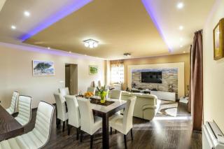 Countyside Retreat Six Bedroom Villa with Pool - 5