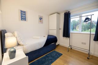 Spacious 5 Bedroom Home Near Retail Park - by Traboule Properties Ltd - Cambridge - 1