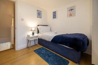 Spacious 5 Bedroom Home Near Retail Park - by Traboule Properties Ltd - Cambridge - 2