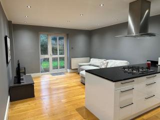 Stylish 2 bed apartment located in Ealing Broadway - Ealing - 9