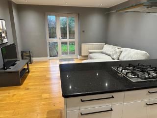Stylish 2 bed apartment located in Ealing Broadway - Ealing - 7