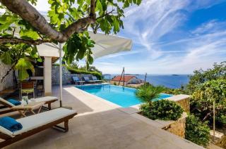Elegant Sea-View Villa with Pool - 9