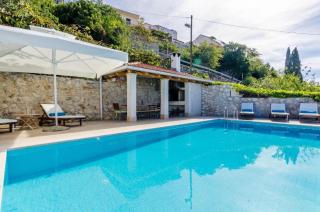 Elegant Sea-View Villa with Pool - 5