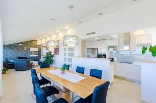 Elegant Sea-View Villa with Pool - 3