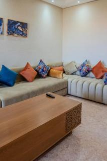 Luxury 2BR with Pool & Garden View Balcony - Marrakech - 2