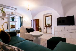 Pepa's Antique Boutique - 0