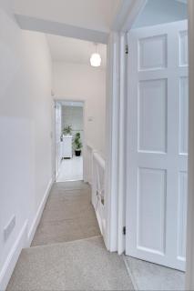 3 Bedroom House, 4 Beds, 2 Double Beds, 2 x Single Beds, Sleeps 6, Free Parking, Birmingham Near City Centre, Major Transport Links - Birmingham - 4