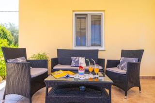 Three Bedroom Holiday Home with Pool - Molunat - 8