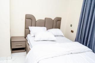 Furnished studio apartment in a secure and serene part of Ibadan - Ibadan - 6
