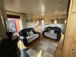 Charming 2 bedroom Lodge In the Shropshire Countryside with Fantastic Views - 6