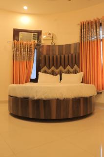 Hotel Novelty Inn - 2 min walk from Golden Temple - Amritsar - 6
