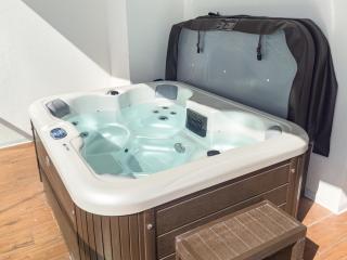 Huge Lux 1BHK in Prime Business Bay with Private Jacuzzi - 7