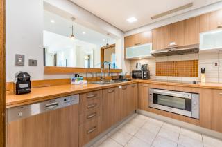 Pool and Sea Views 2BR with Sofa-bed, Marina Residences 1, Palm Jumeirah by Deluxe Holiday Homes - 7