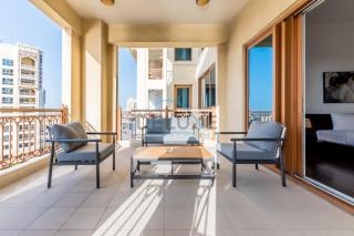 Pool and Sea Views 2BR with Sofa-bed, Marina Residences 1, Palm Jumeirah by Deluxe Holiday Homes - 4