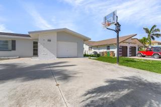 Gulf Access, Heated Pool, Dock, Lanai -Sunset Coast Bungalow - Roelens - Cape Coral - 7