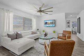 Gulf Access, Heated Pool, Dock, Lanai -Sunset Coast Bungalow - Roelens - Cape Coral - 3