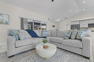 Heated Pool, Hot Tub, Grill, Lanai Dining & More - Villa Simply Blessed - Roelens - Cape Coral - 5