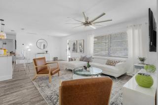 Gulf Access, Heated Pool, Dock, Lanai -Sunset Coast Bungalow - Roelens - Cape Coral - 2