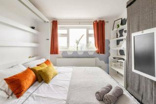 Bright & Stylish 4-Bed Home in the Heart of Morden - Morden - 8