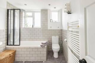 Bright & Stylish 4-Bed Home in the Heart of Morden - Morden - 4