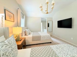 Charming Cottage for Family and Dogs near Beach & City - 9