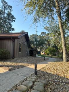 Spacious Family Home w Pool and Game-room Near Downtown and Beach - Savannah - 3