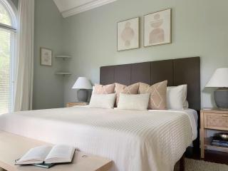 Amazing Home & Modern Airstreams Near Beach & City Sleeps 22! - Savannah - 8