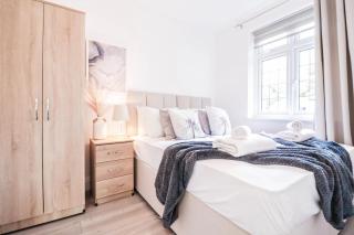 High Trees Place - 2 Bed Ground Floor Flat with free Parking - Whetstone - 2