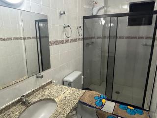 Apto Pitangueiras Enorme 150m2, 200m da praia, vista, 2 vagas carro, piscina, servico praia, 3 quartos com ar condicionado e 3 banheiros - Guarujá - 2