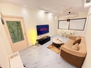 Elite Suite 1 - 65'TV, Netflix&Chill, Luxury 2BHK - Mumbai - 0