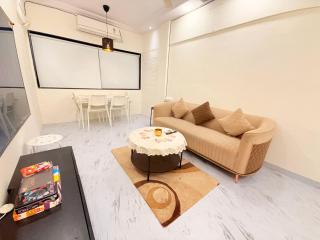 Elite Suite 1 - 65'TV, Netflix&Chill, Luxury 2BHK - Mumbai - 3