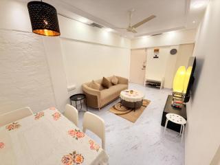 Elite Suite 1 - 65'TV, Netflix&Chill, Luxury 2BHK - Mumbai - 2