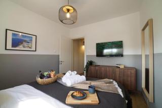 Stylish Newly Renovated Flat, 250 Meters from the Beach, Central Location with Free Parking - 1