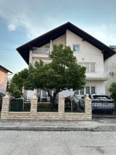 White house - Bihać - 0