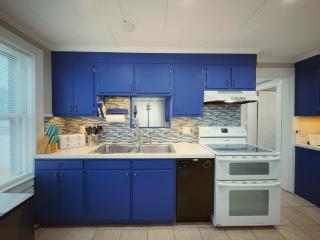 Canal Retreat with Easy Cape Access with Seasonal Pool - Bourne - 9