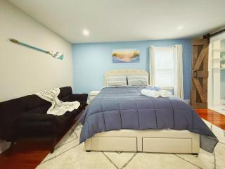 Canal Retreat with Easy Cape Access with Seasonal Pool - Bourne - 5