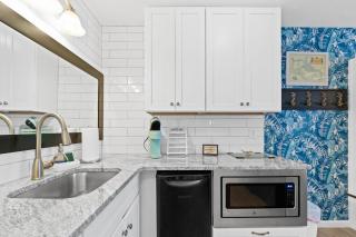 Cozy 1-Bedroom Condo with Pool Access in Ocean Isle Beach - 4