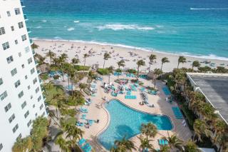 Beachfront 1-Bedroom Apartment with Ocean View, Pool and Gym in Hollywood Beach - 7