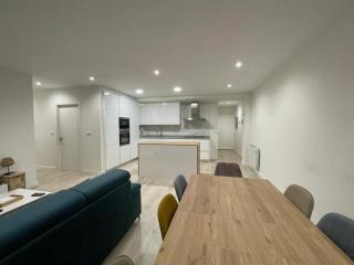 Charming Apartment Near Praia das Gaviotas - 80 m² with Balcony - Portosin - 2