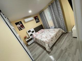 Gorgeous house private pool hot tub playroom - 1