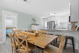 Remodeled Beach Happy 4 Bedroom 2 Bathroom for 9 Guests! - Ocean Isle Beach - 4