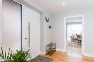 Stylish new home with parking - king beds garden - Chichester - 4