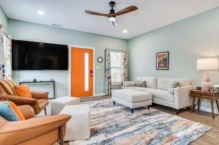 Chic SoBro Charmer with Covered Porch! - Indianápolis - 0