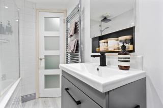 Stylish 1BR Fulham Flat with Private Patio - Londra - 1
