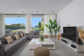 Renee Beach Front Executive Luxury Villa - Soroni - 8