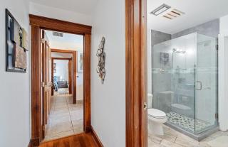 Charming Waterfront Home Walk to Beach with Pool - Fort Lauderdale - 1