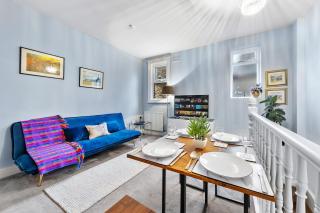 Lovely Split level 2 bedroom flat in NW London - 0