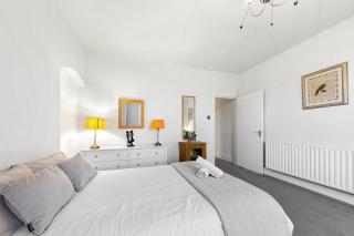 Lovely Split level 2 bedroom flat in NW London - 9