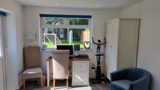 Self-contained annex, with parking. - Kent - 2