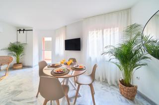 Modern City Centre Apartment w/ Terrace & Fast WIFI - 8